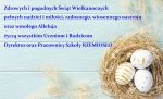 happy easter day jaja wielkanocne na drewnianym tle pozdrowienia i&nbsp;prezenty na wielkanoc swietuja